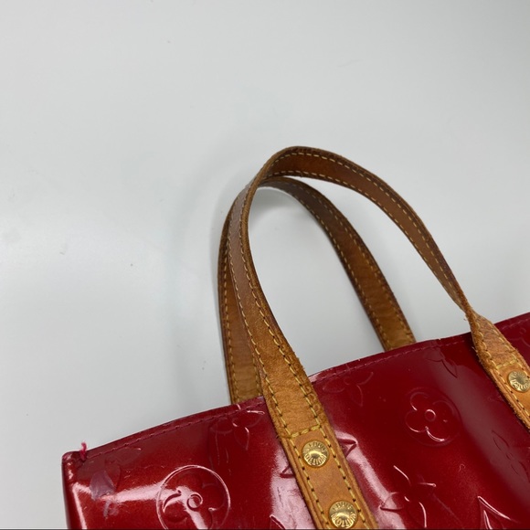 Seductive Red Louis Vuitton Vernis Reade PM Bag - Picture 5 of 9
